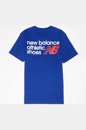New Balance Athletics Shoes Back Graphic Tee unissexo T-shirts e polos azul tamanho 146 Vestuário