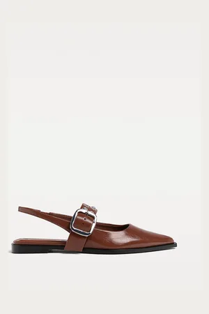 Stradivarius Sapatos rasos tipo mules com fivelas 38