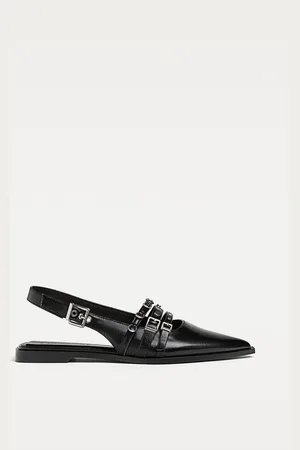 Stradivarius Sapatos rasos com tiras e fivelas 36