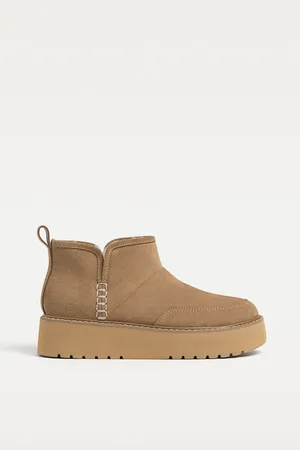 Stradivarius Botins de efeito de pelo e pele 41