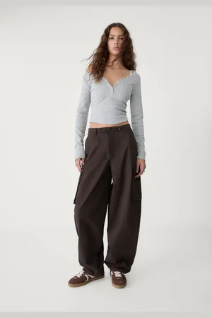 Stradivarius Calças cargo parachute 32