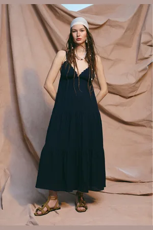 Stradivarius Vestido fluido comprido com bordados XL