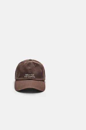 Stradivarius Boné com mensagem OS